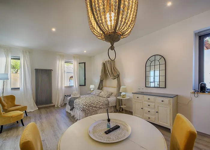 Vip Bed & Breakfast 4*