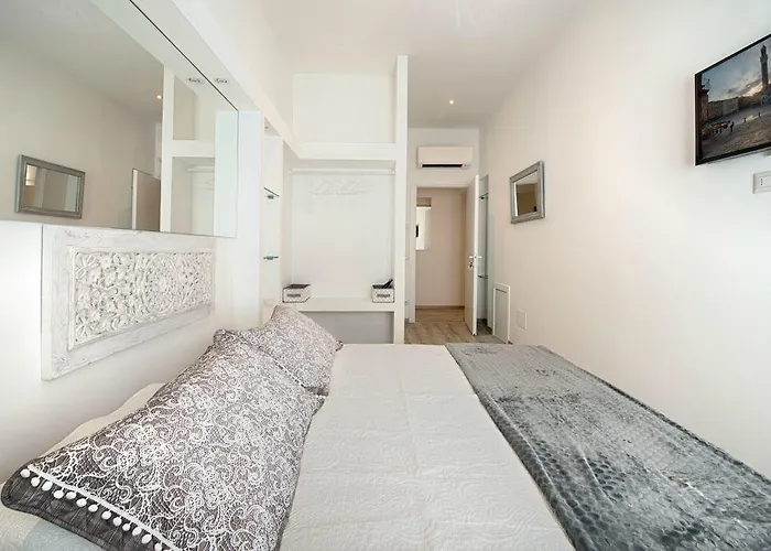 Vip Bed and Breakfast 4*