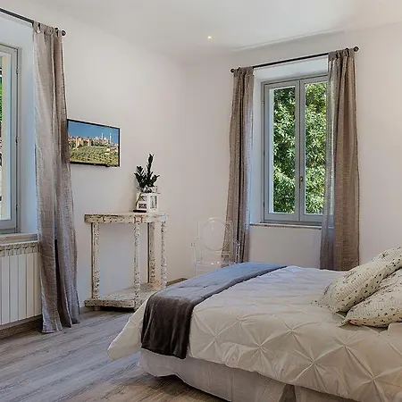 Siena Vip B&B 4*